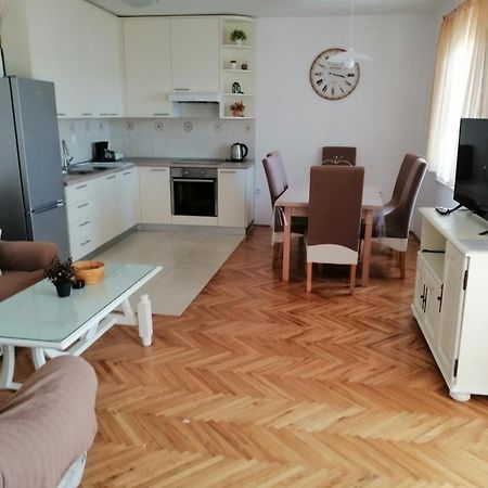 Apartments Njaco Ražanac エクステリア 写真