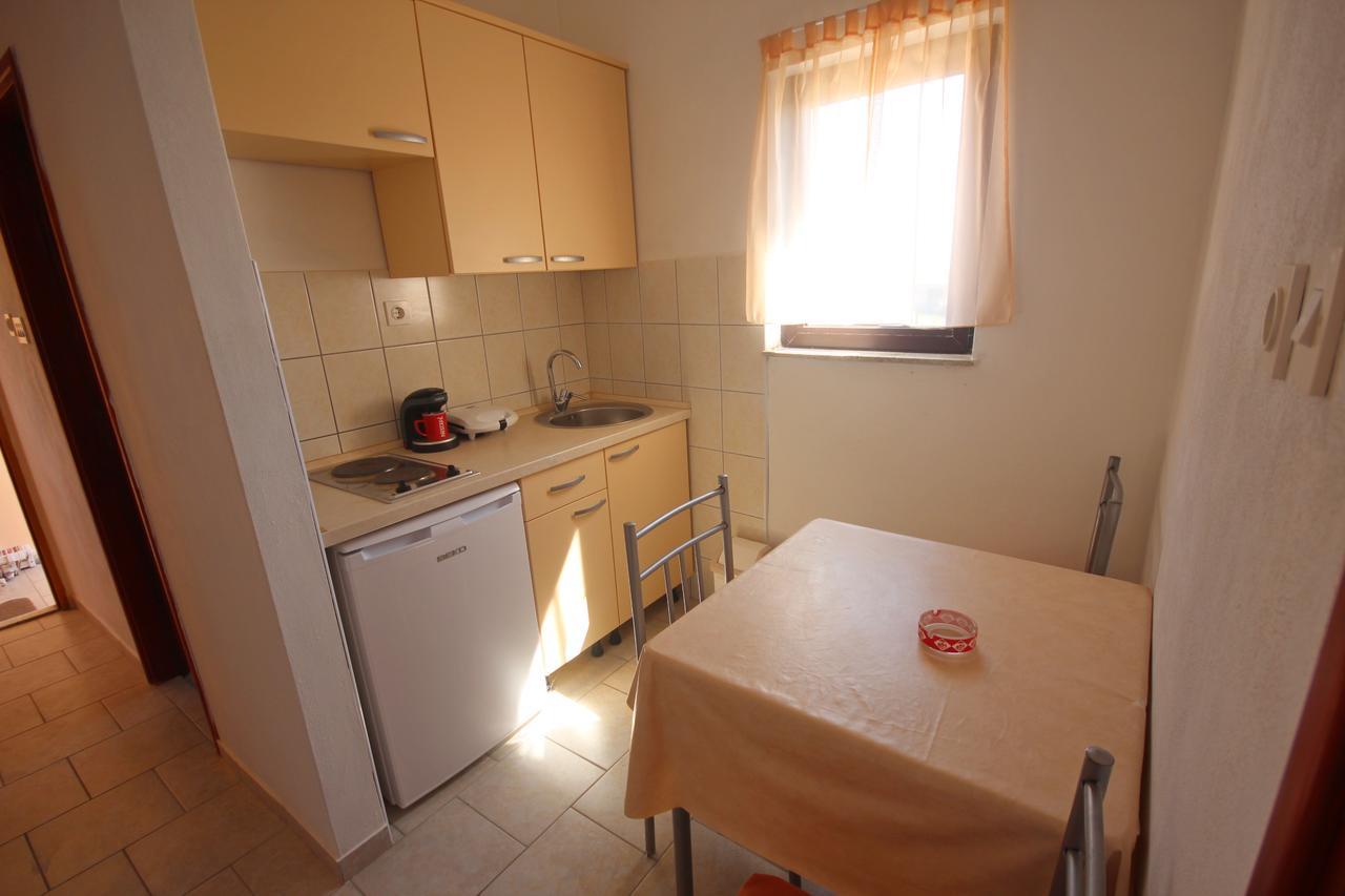 Apartments Njaco Ražanac エクステリア 写真