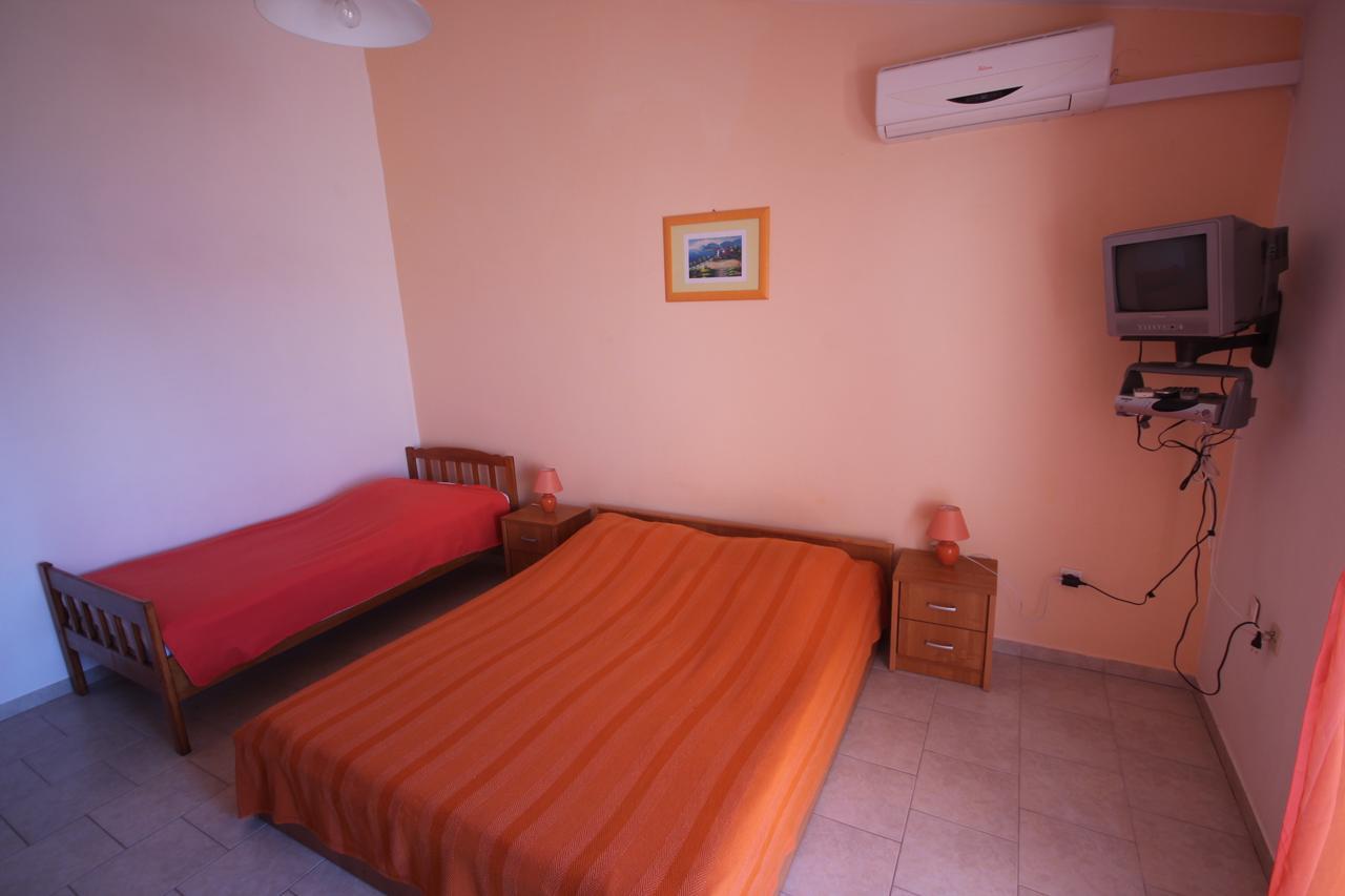 Apartments Njaco Ražanac エクステリア 写真