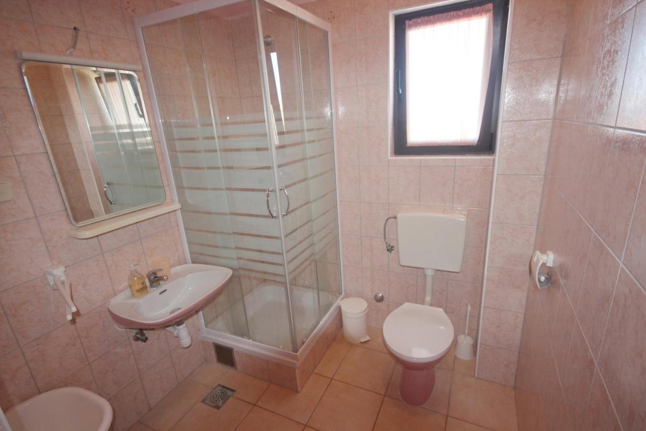 Apartments Njaco Ražanac 部屋 写真